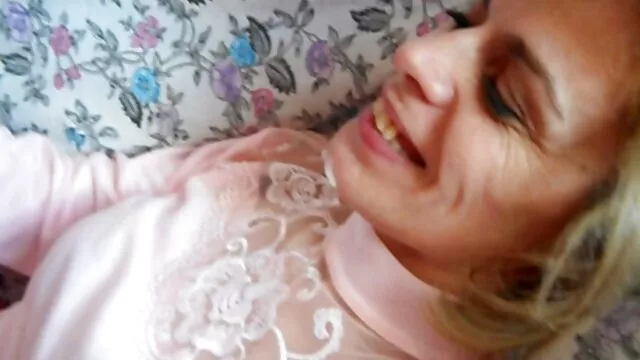 Nie mogłem się oprzeć jej pięknemu boskiemu darmowe filmy porno do obejrzenia za darmo ciału.