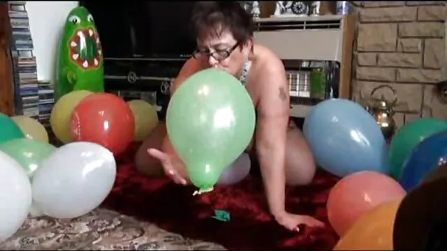 W szatni Blondynka darmowe filmy porno graficzne trzęsie się