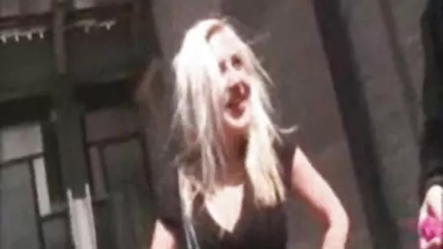 Ta erotyczne sex filmy para filmów cały dzień patrzy w kamerę z kamery